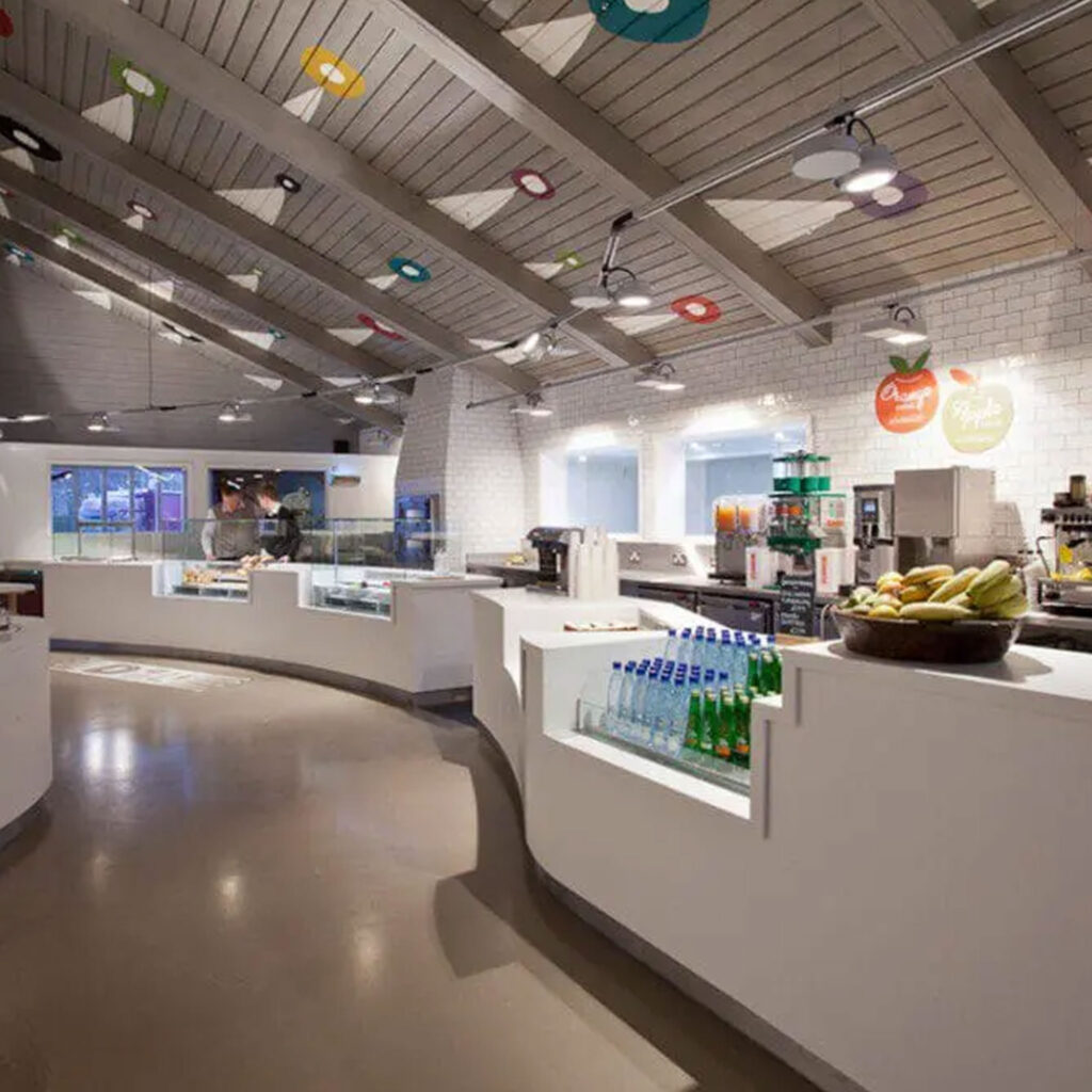Modern restoran giriş karşılama bankosu akrilik yüzey uygulaması