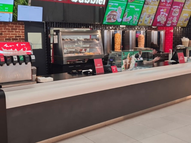 Fast food restoran sipariş tezgahı Fast food restoranı kasa önü sipariş alma ve ödeme akrilik tezgahı