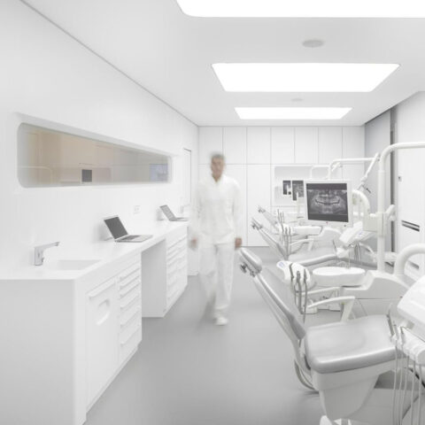 Laboratuvar alanları için fonksiyonel ve modüler çekmeceli klinik tezgah modelleri.